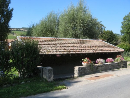 Verzé-lavoir 3 dans hameau Lapalue