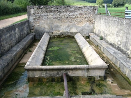 Péronne-lavoir 3 dans hameau Les Michauds