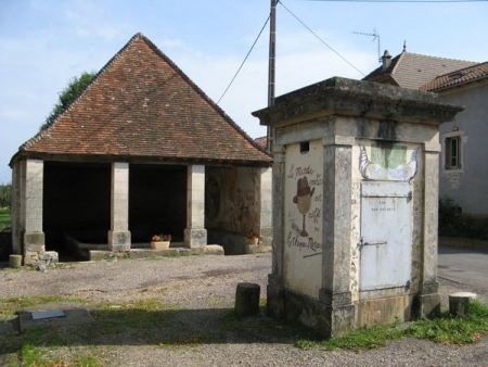 Chissey les Mâcon-lavoir 3 dans hameau Lys