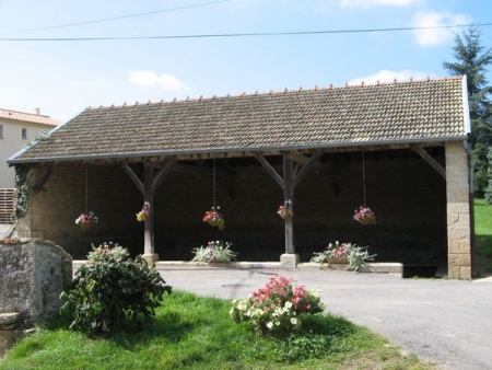 Verzé-lavoir 1 dans le bourg