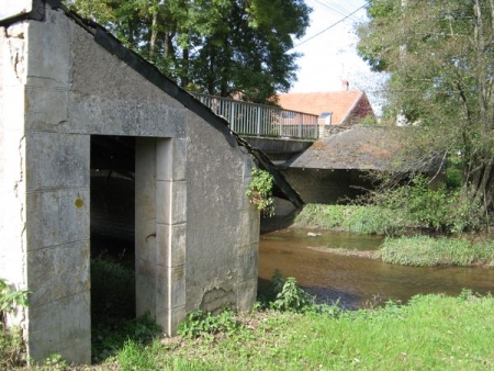 Anthien-lavoir 2 dans hameau Auxois