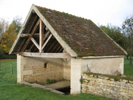 Brèves-lavoir 2 dans le bourg