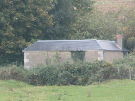 Metz le Comte-lavoir 2 dans hameau Champagne