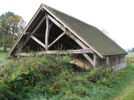 Metz le Comte-lavoir 3 dans hameau Champagne