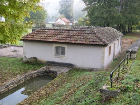 Chevroches-lavoir 1 dans le bourg