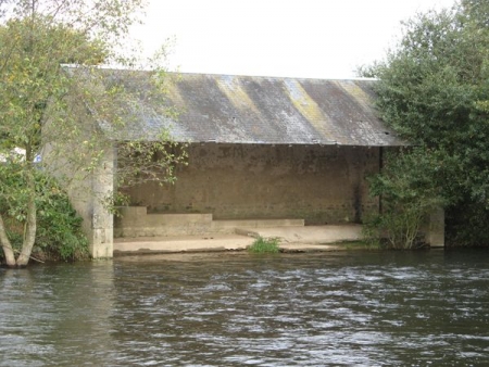 Marigny sur Yonne-lavoir 2 dans le bourg