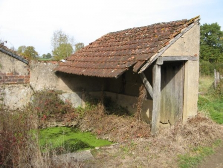 Moissy Moulinot-lavoir dans hameau Moulinot