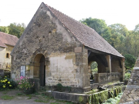 Neuffontaines-lavoir 3 dans hameau Vignes le Bas