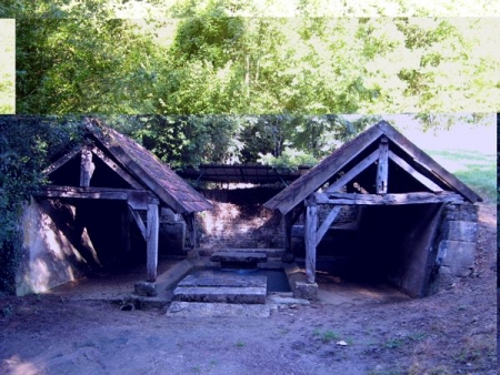 Varzy-lavoir 4 dans hameau Chiry