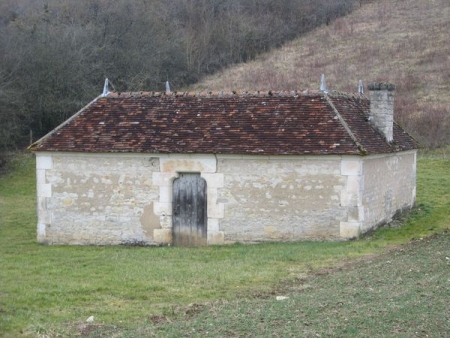 Vermenton-lavoir 3 dans hameau Le Val Saint Martin