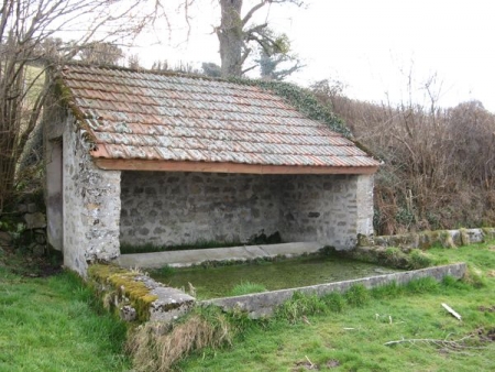 Marigny l'Eglise-lavoir dans hameau Le Mont