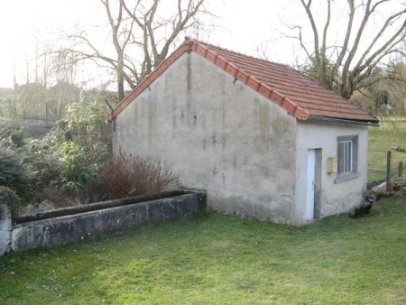 Saint André en Morvan-lavoir 4 dans hameau Meulot