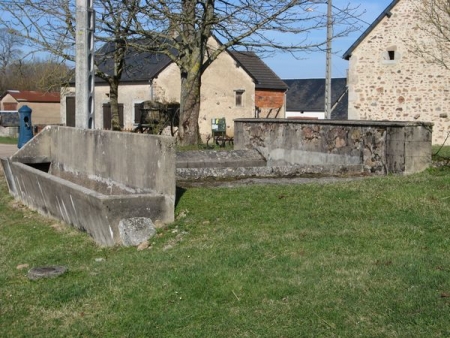 Mhère-lavoir 2 dans hameau  Enfert