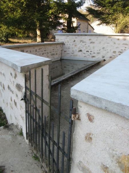 Pouques Lormes-lavoir 1 dans hameau La Guitte