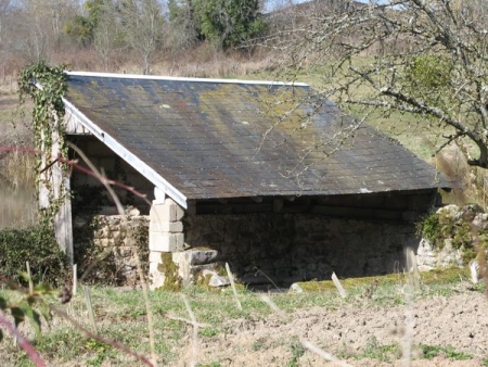 Lormes-lavoir 6 dans hameau La Vallée