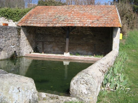 Lormes-lavoir 7 dans hameau La Vallée