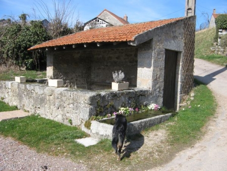 Lormes-lavoir 8 dans hameau La Vallée