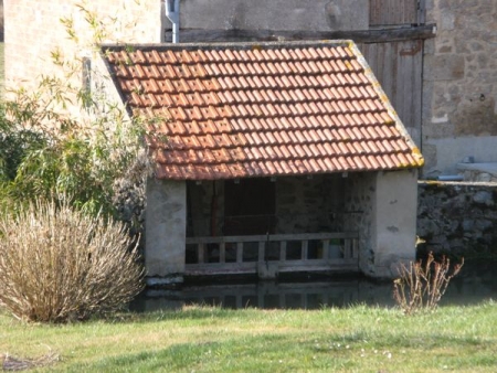 Pouques Lormes-lavoir 2 dans hameau La Vilaine