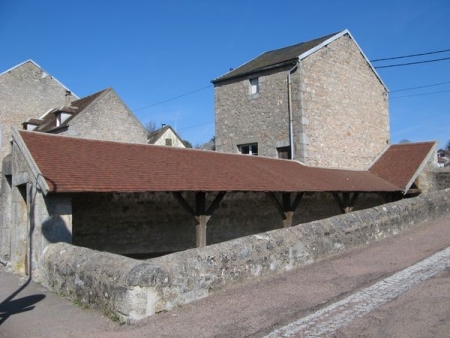 Lormes-lavoir 1 dans le bourg