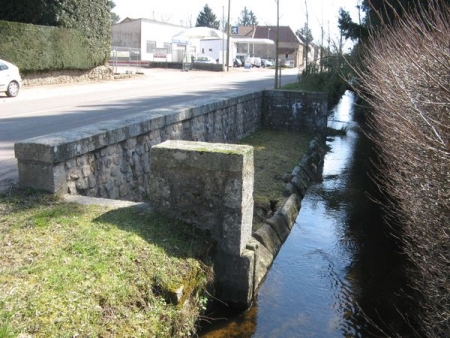 Lormes-lavoir 3 dans le bourg