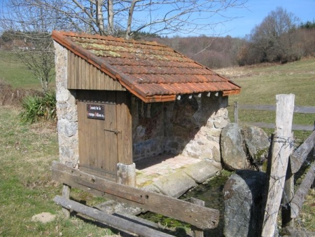 Lormes-lavoir 4 dans le bourg