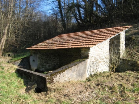 Pouques Lormes-lavoir 6 dans hameau Luxery