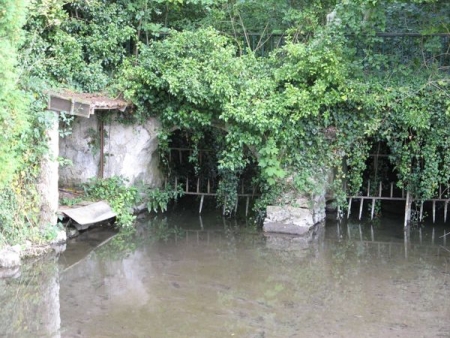 Ferreux-lavoir 2 dans le bourg