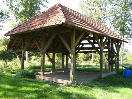 Verrières-lavoir dans hameau Saint Aventin