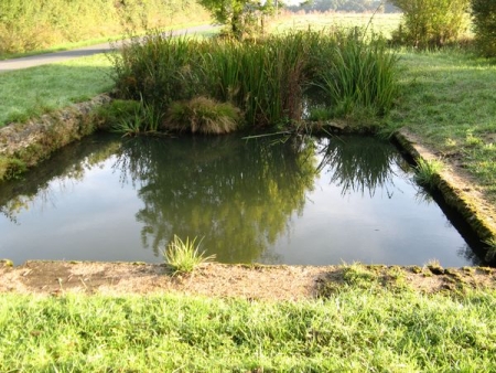 Croisy-lavoir 3 dans hameau Les Vèvres
