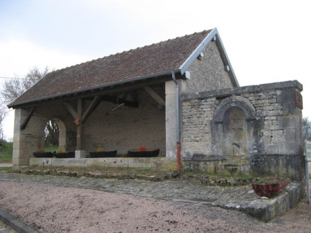Rouvres sur Aube-lavoir 1