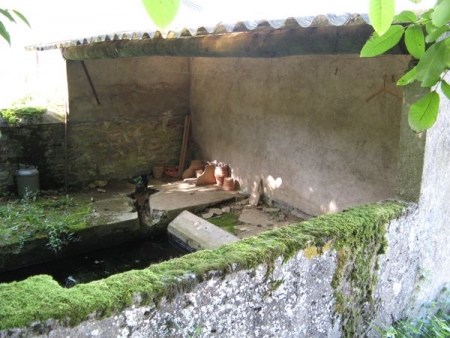 Lurcy le Bourg-lavoir 3 dans hameau Le Marais