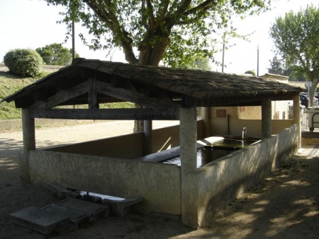 Caderousse-lavoir 1