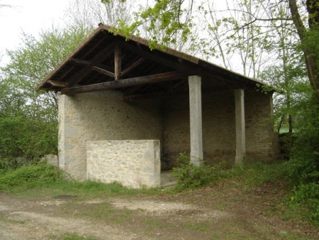 Porcieu Amblagnieu-lavoir 2 dans hameau Vassieu
