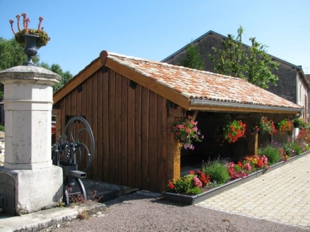 Thonance les Moulins-lavoir 1 dans hameau Soulaincourt