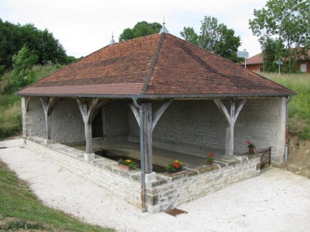 Troisfontaines la Ville-lavoir 1 dans le bourg