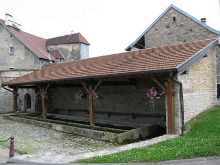 Burgille-lavoir 1 dans le bourg