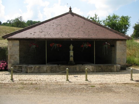Burgille-lavoir 3 dans hameau Chazoy