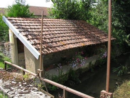 Créancey-lavoir 2 dans hameau La Lochère
