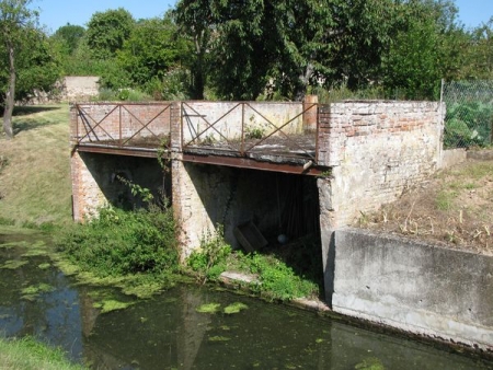 Saint Benoit sur Loire-lavoir 1