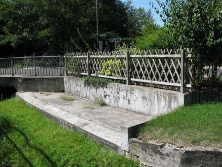 Cosne Cours sur Loire-lavoir 8 dans hameau Villechaud