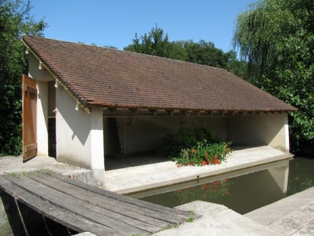 Cosne Cours sur Loire-lavoir 9 dans hameau Villechaud