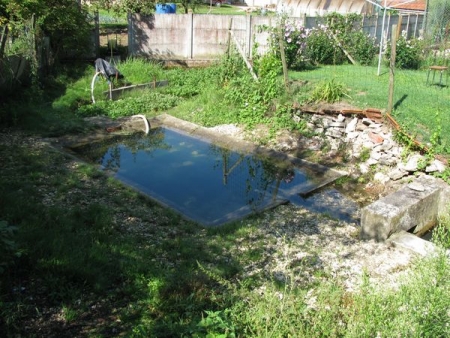 Saint Loup des Bois-lavoir 1 dans le bourg
