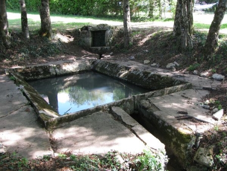 Saint Loup des Bois-lavoir 5 dans hameau Les Goumards