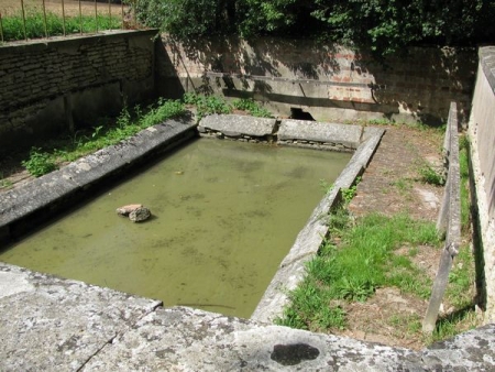 Saint Loup des Bois-lavoir 6 dans hameau Villefargeau