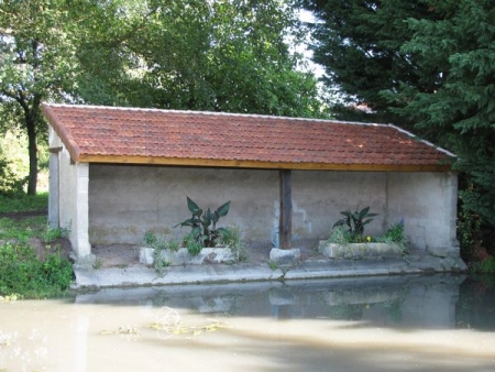 Saint Martin sur Nohain-lavoir 2 dans hameau Villardeau