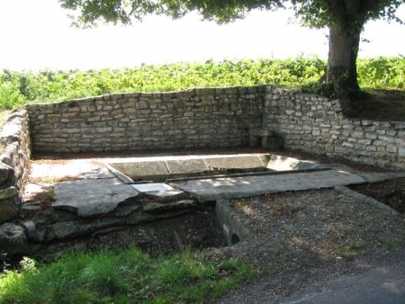Saint Père-lavoir 3 dans hameau Les Lopières