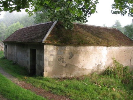 Suilly la Tour-lavoir 1 dans le bourg