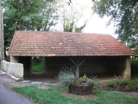 Suilly la Tour-lavoir 5 dans hameau Les Dards