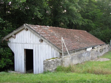Suilly la Tour-lavoir 6 dans hameau Suillyzeau