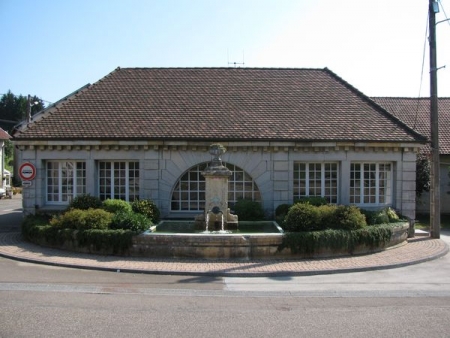 Fontaine lès Clerval-lavoir 2